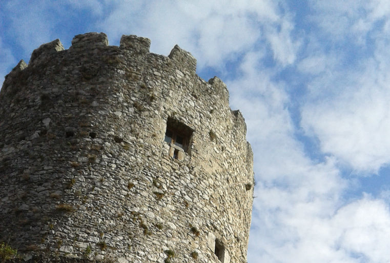 torre-medieval-llanes-asturias